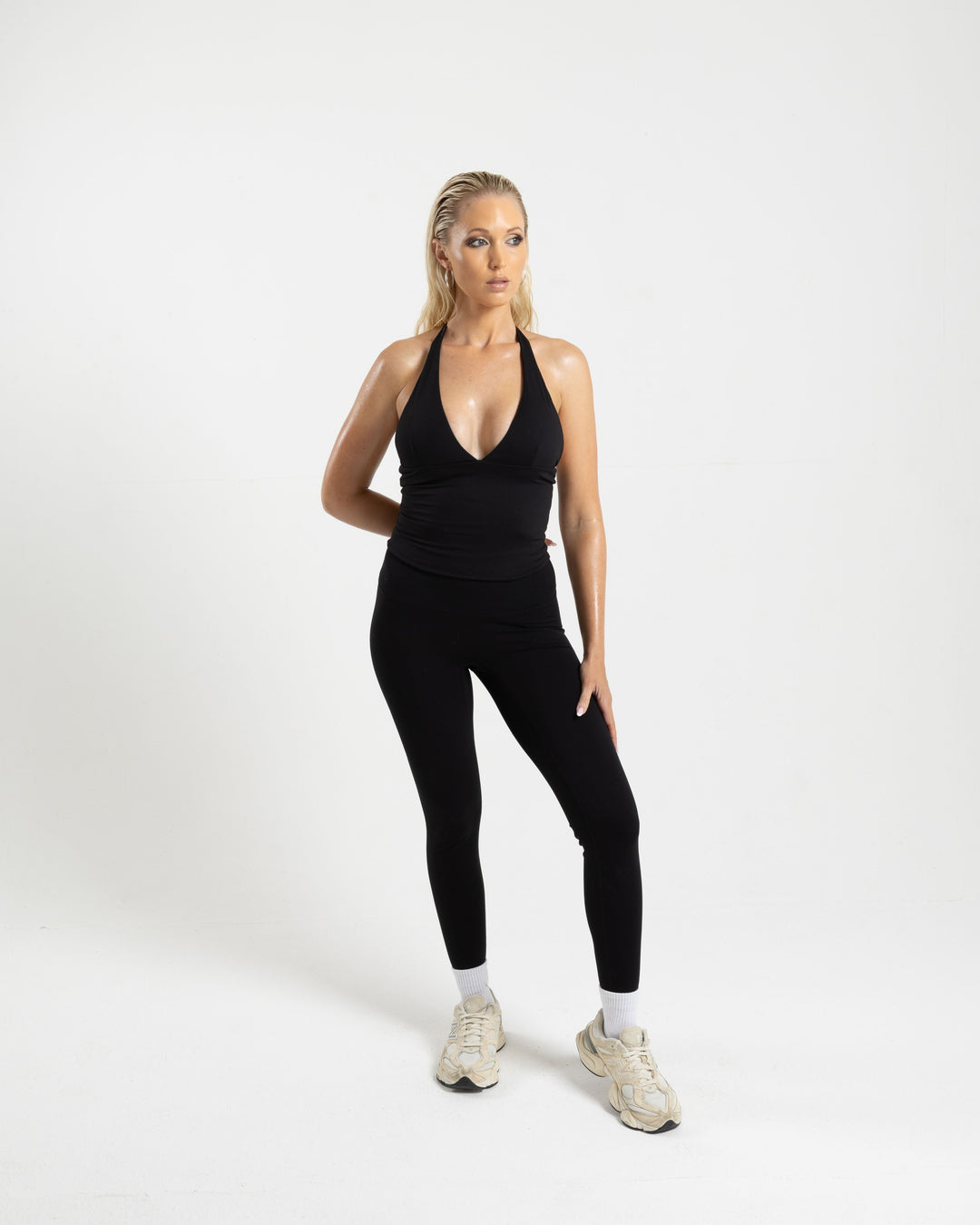Aura Halter V-Tank- Black