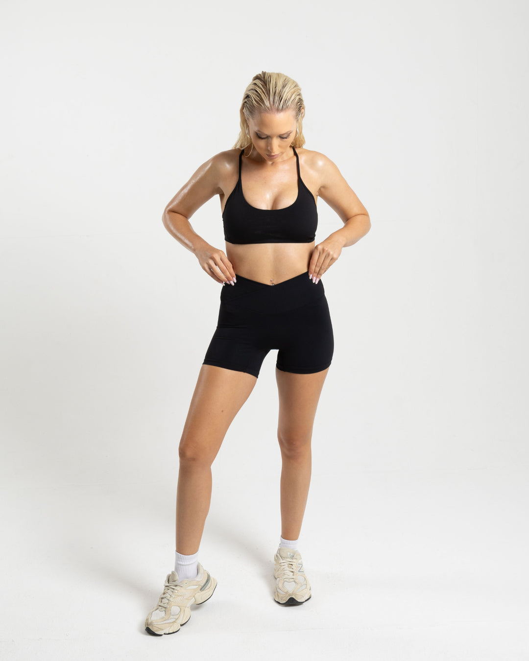 Aura V-Waist Shorts- Black