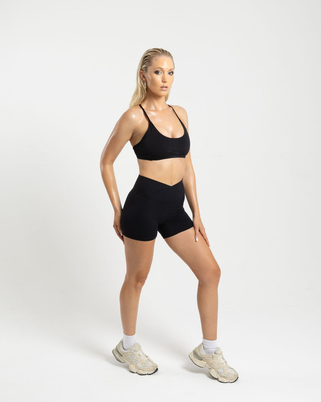 Aura V-Waist Shorts- Black