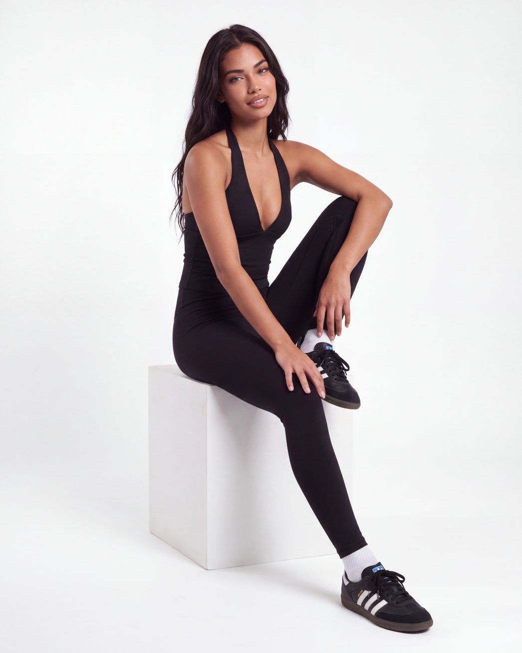 Aura Halter V-Tank- Black