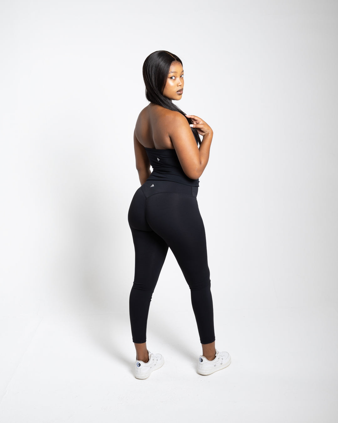 Aura Scoop Tank- Black